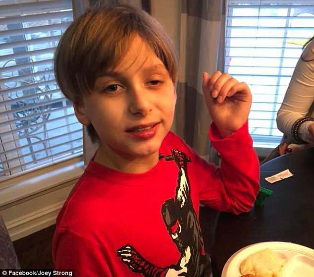 Ngày cậu bé 8 tuổi cùng em trai bị mẹ bắn vào đầu, không ai dám nghĩ ngày này sẽ đến - Ảnh 9.