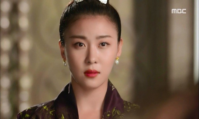 Dù đã bước sang tuổi 40 nhưng Ha Ji Won có bí quyết gì mà vẫn trẻ trung như gái đôi mươi? - Ảnh 2.