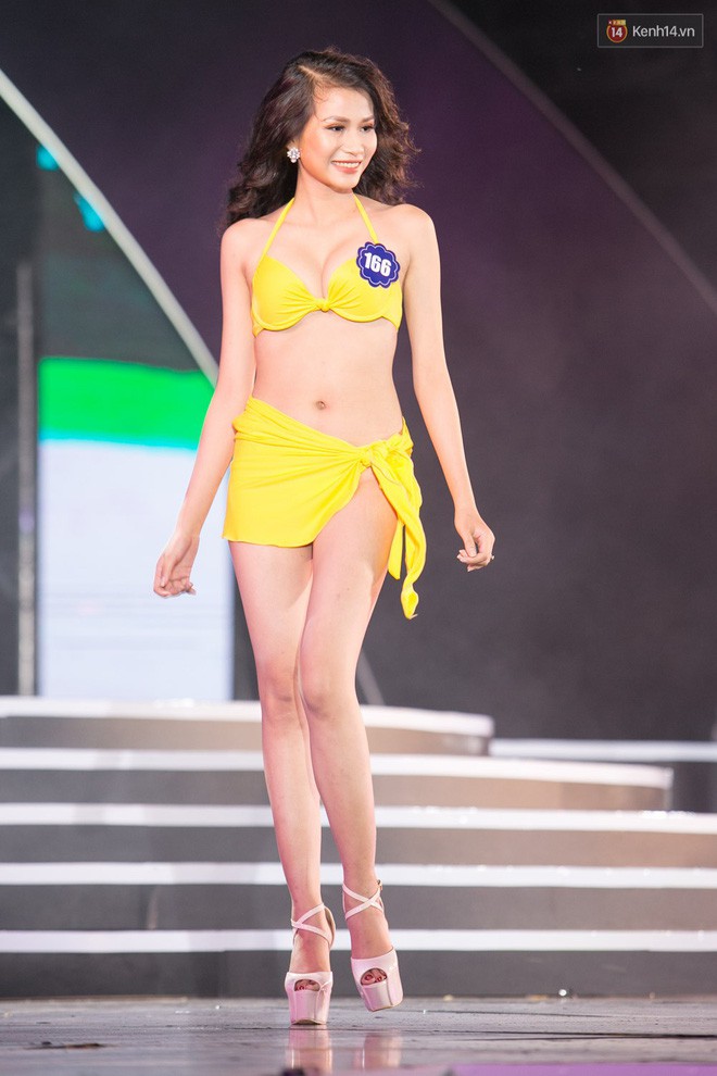 Clip: Thí sinh Hoa hậu Biển vấp váy, té ngã trên sân khấu được gọi tên vào Top 40 trong đêm Bán kết - Ảnh 13.