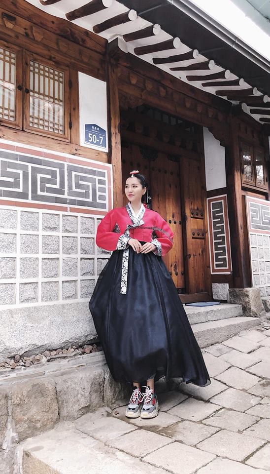 Đăng ảnh mặc Hanbok cực xinh nhưng caption lầy đúng chất Bích Phương mới làm dân mạng dậy sóng! - Ảnh 4.