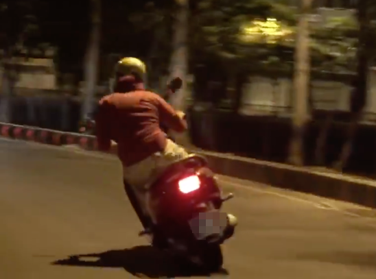 Clip: Ninja Lead nghiêng mình ôm cua như tay đua thứ thiệt trên đường phố Sài Gòn - Ảnh 2.