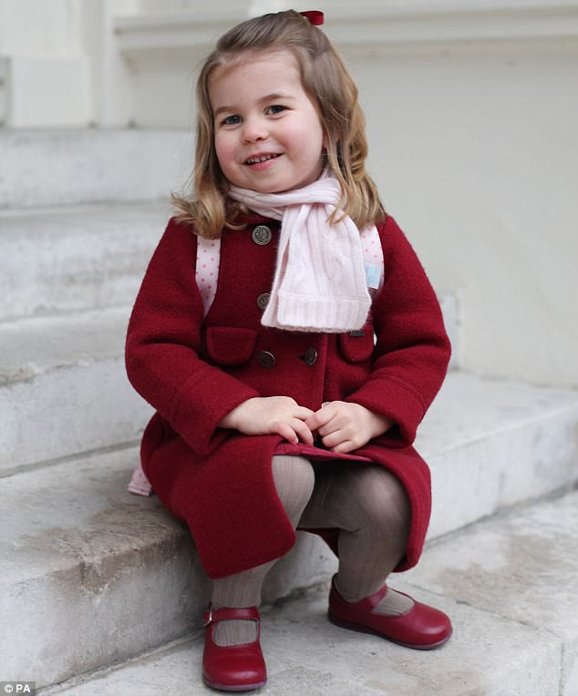 Tiểu Công chúa Charlotte vui tươi trong ngày đầu tiên đến trường mẫu giáo - Ảnh 1.
