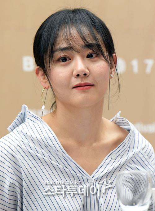 Thời gian, bệnh tật, áp lực dư luận đã hủy hoại nhan sắc Em gái quốc dân Moon Geun Young - Ảnh 23.