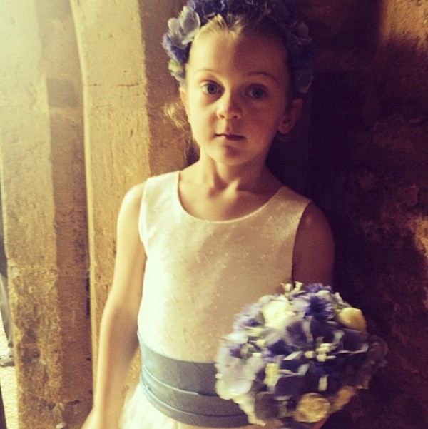 Cô bé cáu kỉnh trong đám cưới của công nương Kate và hoàng tử William cách đây 7 năm giờ ra sao? - Ảnh 4.