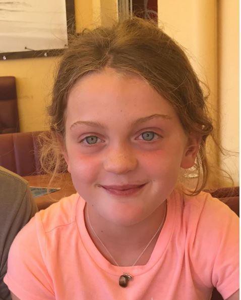 Cô bé cáu kỉnh trong đám cưới của công nương Kate và hoàng tử William cách đây 7 năm giờ ra sao? - Ảnh 7.