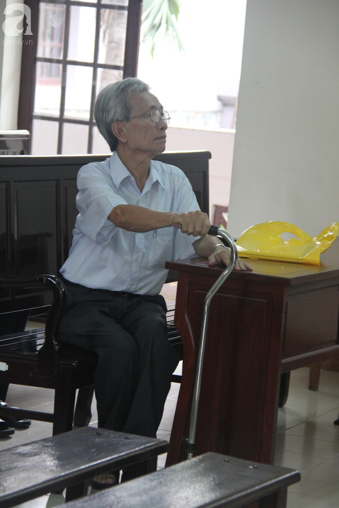 Xét xử phúc thẩm ông lão 77 tuổi dâm ô trẻ em ở Vũng Tàu: Sửa bản án sơ thẩm từ 3 năm tù giam thành 18 tháng tù treo - Ảnh 10.