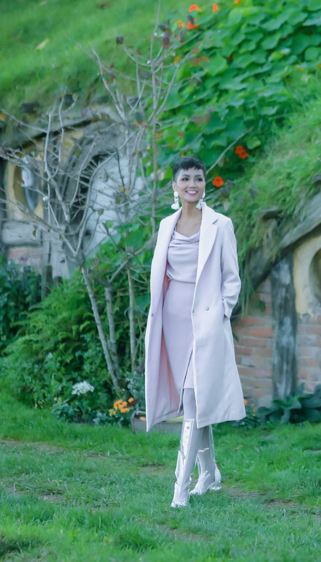 Kỳ Duyên chiếm sóng street style tuần này với 3 bộ đồ cực chất - Ảnh 4.