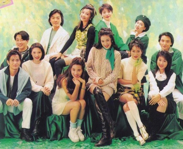 Chùm ảnh quý hiếm của dàn sao TVB: Thanh xuân rực rỡ của thế hệ 7X, 8X bỗng chốc thu nhỏ lại chỉ bằng những bức ảnh cũ, đã sờn màu - Ảnh 2.