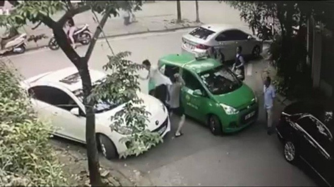 Bị ném mắm tôm oan sau vụ tài xế Mercedes đánh taxi Mai Linh - Ảnh 2.