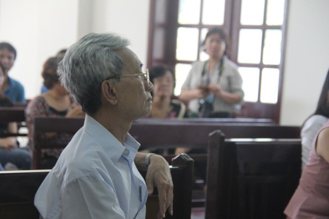 Xét xử vụ dâm ô hàng loạt bé gái ở Vũng Tàu: Bị cáo Thủy nhận mức án 3 năm tù giam - Ảnh 2.