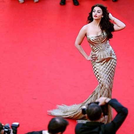 Hoa hậu đẹp nhất thế giới Aishwarya Rai và những bí quyết giữ dáng thần thánh, lần đầu tiên được tiết lộ - Ảnh 10. Hoa hậu đẹp nhất thế giới Aishwarya Rai và những bí quyết giữ dáng thần thánh, lần đầu tiên được tiết lộ - Ảnh 10.