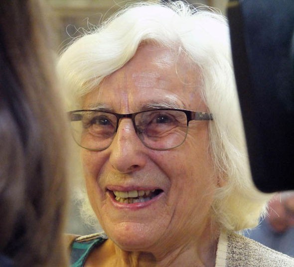 Bà lão 83 tuổi đột nhiên phát hiện trong nhà có báu vật bạc tỷ bị vứt lăn lóc trong garage cả thập kỷ - Ảnh 3.