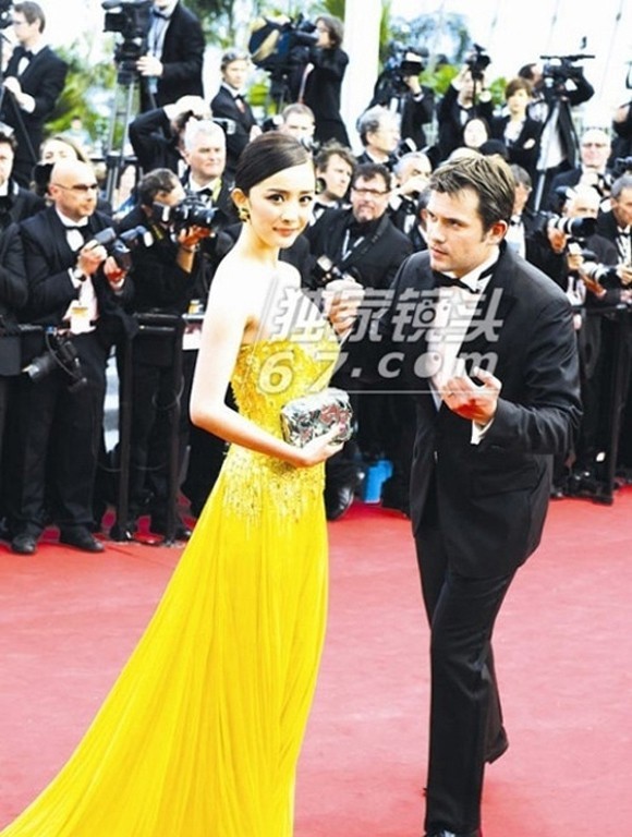Những lần náo loạn thảm đỏ Cannes của sao Hoa ngữ: Từ mỹ nhân hạng A đến người đẹp vô danh chiêu trò đủ kiểu khiến truyền thông ngao ngán - Ảnh 8. Những lần náo loạn thảm đỏ Cannes của sao Hoa ngữ: Từ mỹ nhân hạng A đến người đẹp vô danh chiêu trò đủ kiểu khiến truyền thông ngao ngán - Ảnh 8.