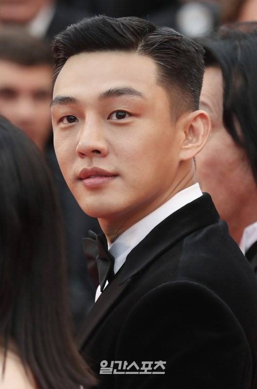 Dàn soái ca Châu Á Huỳnh Hiểu Minh, Yoo Ah In khiến loạt mỹ nhân phải lép vế khi xuất hiện trên thảm đỏ Cannes - Ảnh 4.