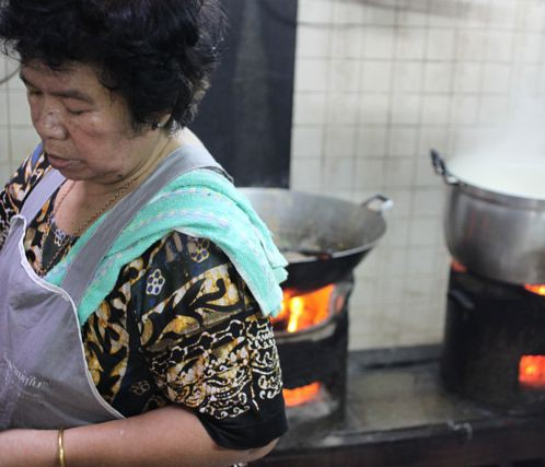 Chân dung nàng dâu đang làm xôn xao cõi mạng: Đi làm cả ngày để việc nhà mẹ chồng lo tất vẫn mắng mỏ nặng lời - Ảnh 2.