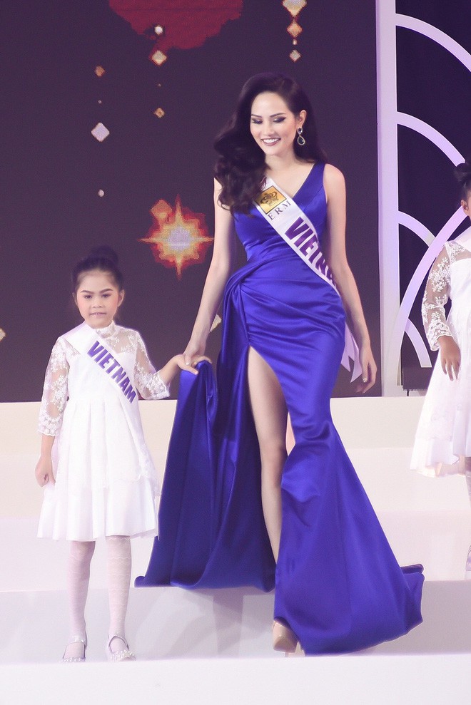 Diệu Linh được giải tại Miss Tourism Queen International 2018 mà bị quên trao vương miện - Ảnh 1. Diệu Linh được giải tại Miss Tourism Queen International 2018 mà bị quên trao vương miện - Ảnh 1.