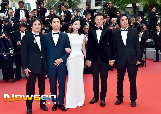 Phim của Yoo Ah In được khen ngợi hết lời ở Cannes nhưng các diễn viên lại bị chỉ trích thậm tệ tại quê nhà - Ảnh 1.