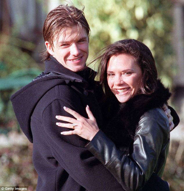 21 năm marathon của vợ chồng David - Victoria Beckham: Từ cuộc tình bị ruồng bỏ đến tượng đài hôn nhân - Ảnh 1.