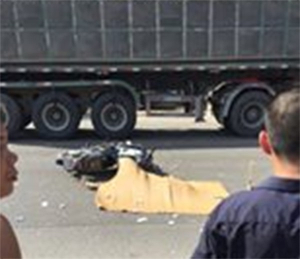 Hà Nội: Nữ sinh cấp 3 ngã xuống đường bị xe container cán chết thảm - Ảnh 2.