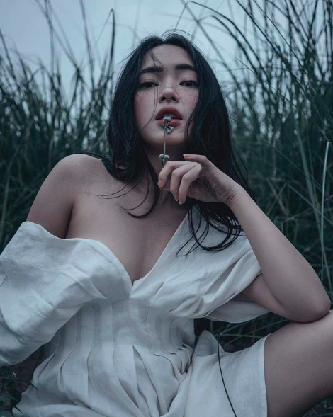 Soi ngay phong cách pose ảnh làm nên thương hiệu của các hotgirl Việt - Ảnh 6.