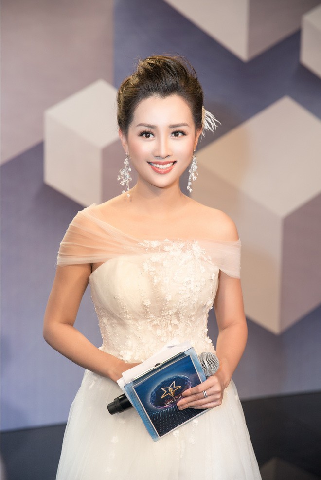 MC VTV Quỳnh Chi: Chi tiền tỷ mua đồ hiệu và nói rõ chuyện yêu đồng giới với Thùy Dung - Ảnh 5. MC VTV Quỳnh Chi: Chi tiền tỷ mua đồ hiệu và nói rõ chuyện yêu đồng giới với Thùy Dung - Ảnh 5.