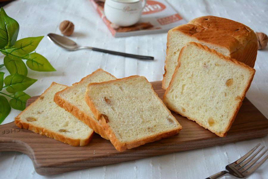 Tự Làm Bánh Sandwich Nho Khô Mềm Thơm Hơn Cả Bánh Đi Mua