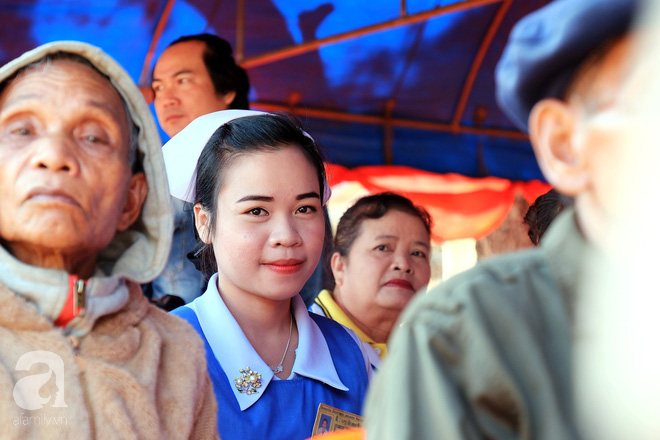 Chùm ảnh: Nụ cười Lào làm ấm lòng các bác sĩ Việt vượt ngàn cây số làm nhiệm vụ nơi xứ người - Ảnh 3.