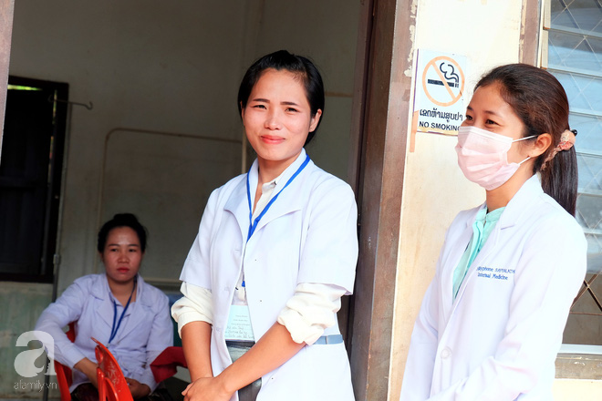 Chùm ảnh: Nụ cười Lào làm ấm lòng các bác sĩ Việt vượt ngàn cây số làm nhiệm vụ nơi xứ người - Ảnh 8.