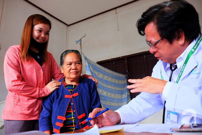 Chùm ảnh: Nụ cười Lào làm ấm lòng các bác sĩ Việt vượt ngàn cây số làm nhiệm vụ nơi xứ người - Ảnh 11.