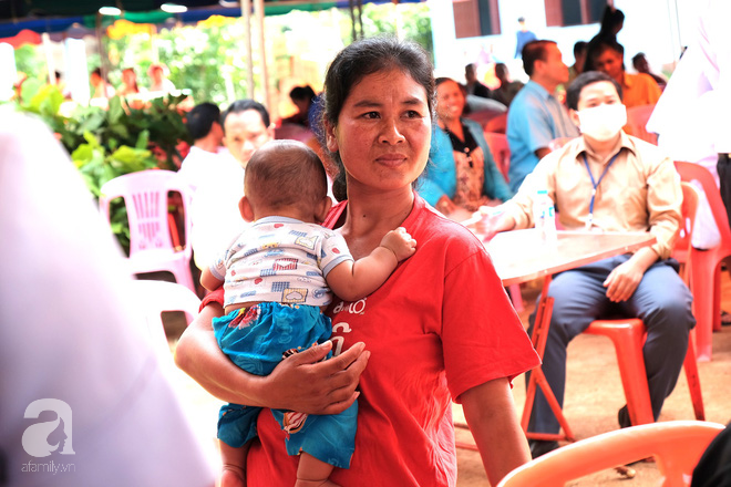 Chùm ảnh: Nụ cười Lào làm ấm lòng các bác sĩ Việt vượt ngàn cây số làm nhiệm vụ nơi xứ người - Ảnh 5.