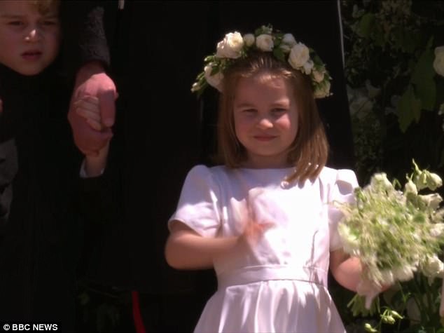 Hình ảnh trái ngược của Công chúa Charlotte và Hoàng tử George trong đám cưới cổ tích Hoàng gia gây sốt cộng đồng mạng - Ảnh 1.