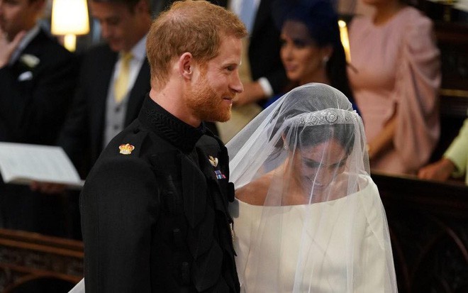Đám cưới hoàng gia Anh: Hôn lễ kết thúc, cô dâu chú rể trao nhau nụ hôn ngọt ngào trước toàn thể mọi người - Ảnh 41.