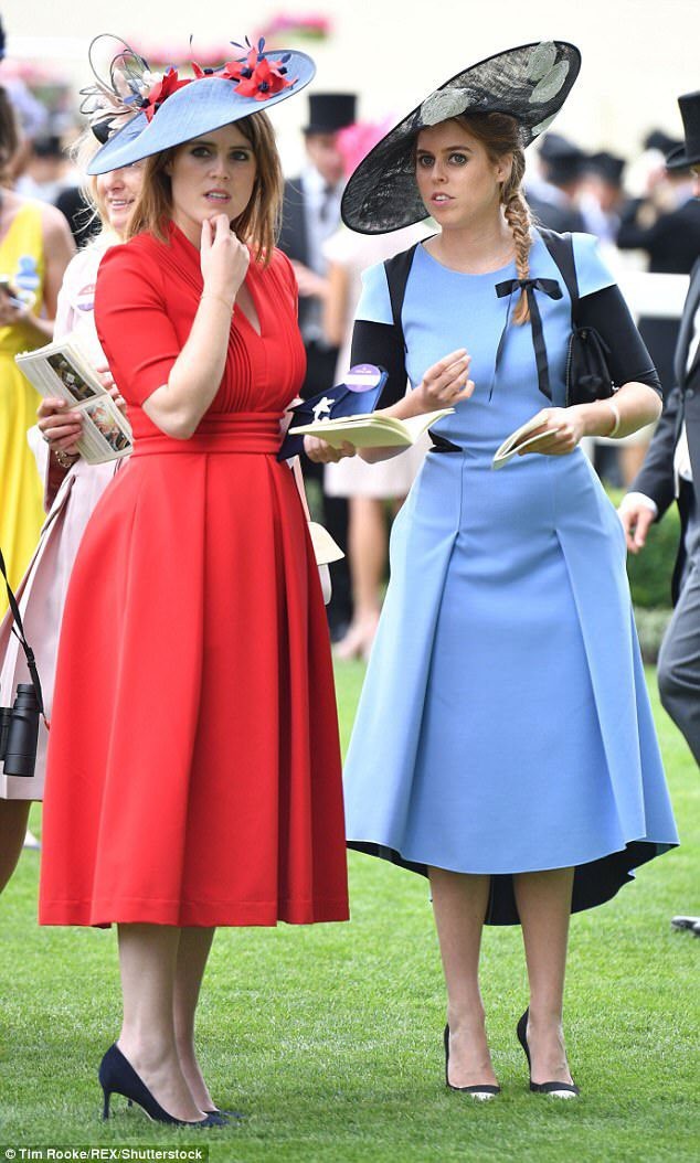 2 nàng Công chúa hay làm màu được mong chờ nhất tại đám cưới Hoàng gia lại gây thất vọng toàn tập vì… đội mũ quá bình thường - Ảnh 10.