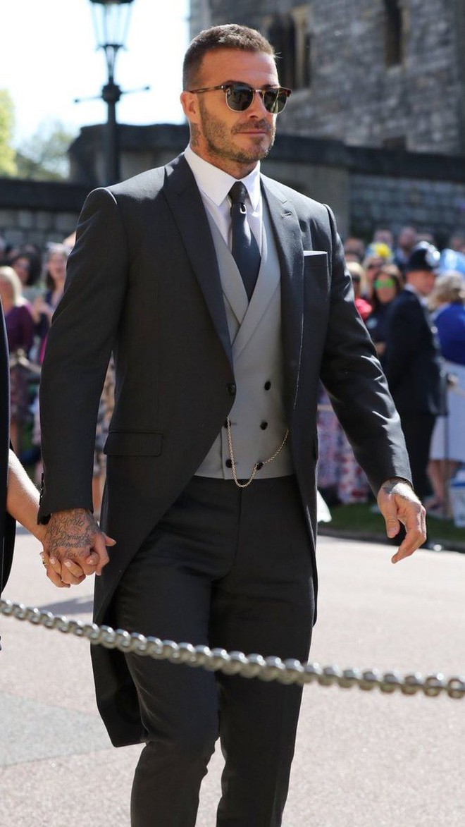 Victoria Beckham kín đáo sang trọng với mạng che mặt, nổi bật nhất dàn khách mời tại đám cưới Hoàng gia - Ảnh 4.