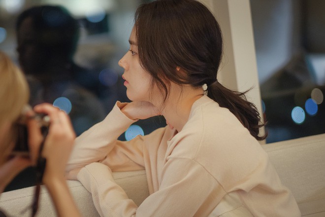 Phim 19+ mới của Han Ga In: Cảnh giường chiếu nhiều và bạo tới mức khán giả sốc nặng - Ảnh 8.
