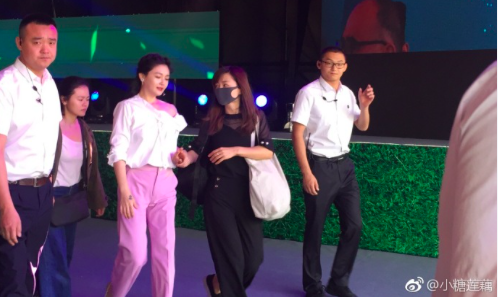 Từ Hy Viên nhanh chóng quay trở lại làm việc để quên đi cú sốc mất con - Ảnh 4. Từ Hy Viên nhanh chóng quay trở lại làm việc để quên đi cú sốc mất con - Ảnh 4.