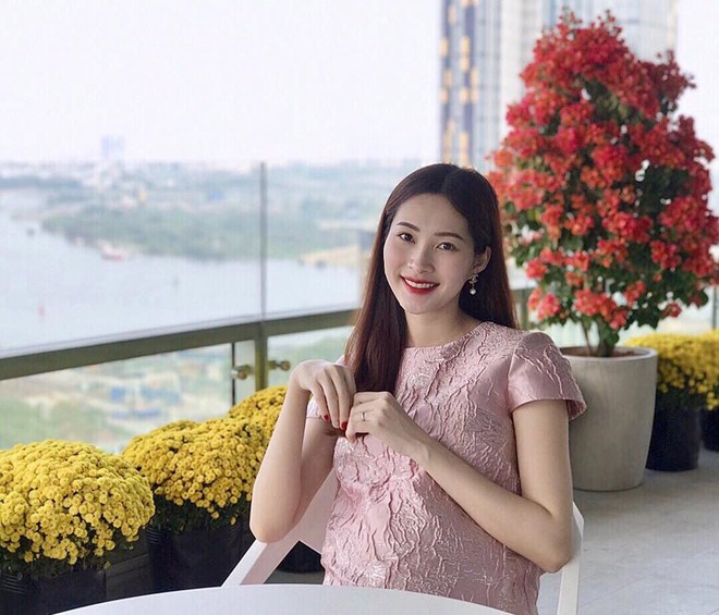 Hoa hậu Đặng Thu Thảo khoe nhan sắc rực rỡ sau 2 tháng sinh con gái đầu lòng - Ảnh 4.