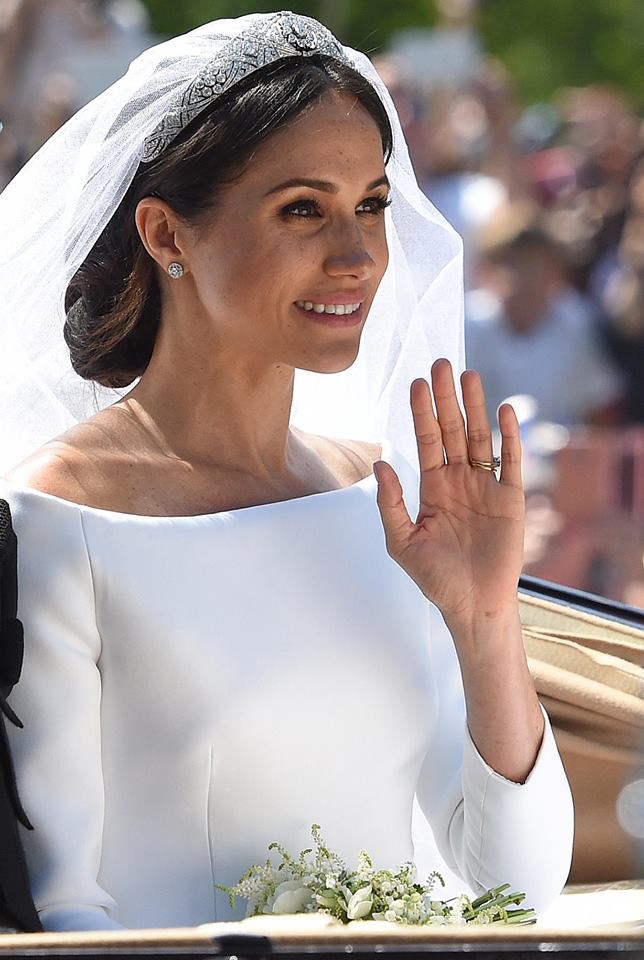 Này các cô gái, đừng ôm mộng lấy được hoàng tử, hãy dặn lòng sống như Meghan - Ảnh 1.