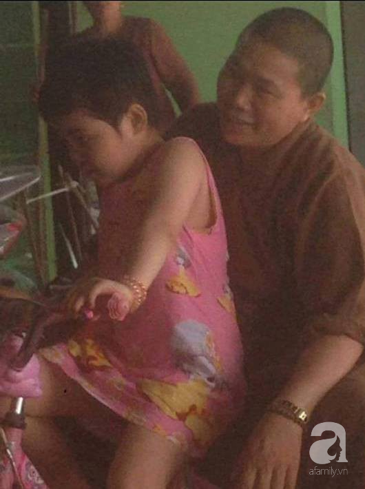 Mẹ bé gái mất tích cách đây 2 năm bối rối khi nhiều người gọi đến, nhầm bé gái mới bị bỏ rơi ở Quốc Oai là con mình - Ảnh 4. Mẹ bé gái mất tích cách đây 2 năm bối rối khi nhiều người gọi đến, nhầm bé gái mới bị bỏ rơi ở Quốc Oai là con mình - Ảnh 4.