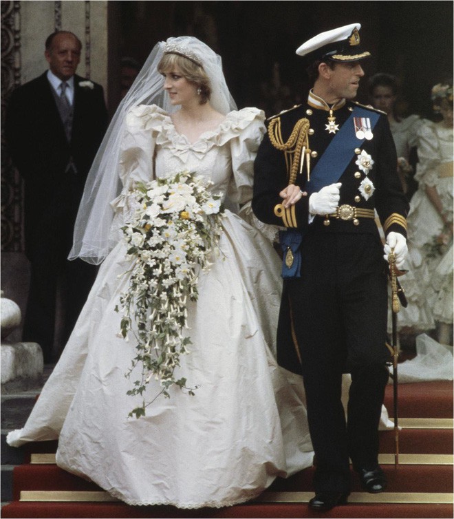 Ít ai biết rằng váy cưới của Công nương Diana từng kém hoàn hảo vì lí do này - Ảnh 1.