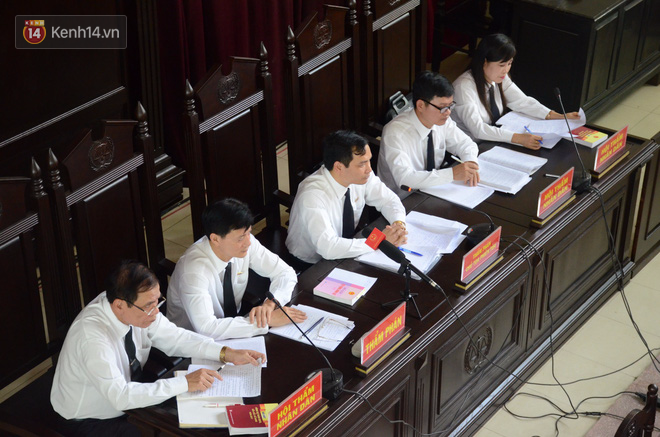 Nghe tòa công bố lời khai của nguyên giám đốc Trương Quý Dương, bác sĩ Lương đứng dậy phản đối - Ảnh 2.