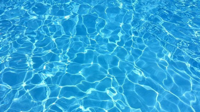 Vì sức khỏe của mọi người, đừng bao giờ đi bơi khi bạn có triệu chứng tiêu chảy - Ảnh 1.