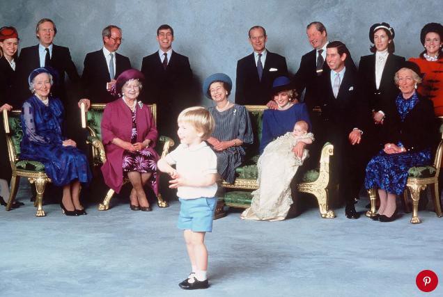Bức ảnh cưới của Hoàng tử Harry và Meghan Makle có chi tiết đặc biệt, ai rất tinh ý mới phát hiện ra - Ảnh 2.