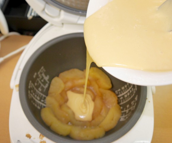 Everyone looked regretful as they watched the girl pour all the apples into the rice cooker and cook them, but after eating it, they all praised it - Photo 6.