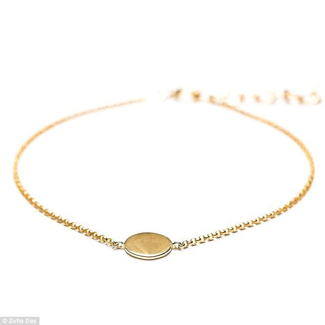 Meghan Markle thiết kế hẳn một chiếc vòng vàng để tặng Kate Middleton với giá trị ít ai đoán được - Ảnh 2.