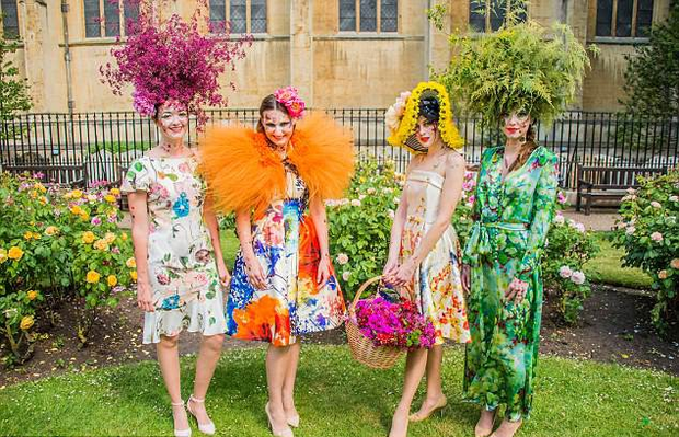 Bộ sưu tập thời trang từ hoa tuyệt đẹp của các nhà thiết kế Hoàng gia Anh - Ảnh 7.