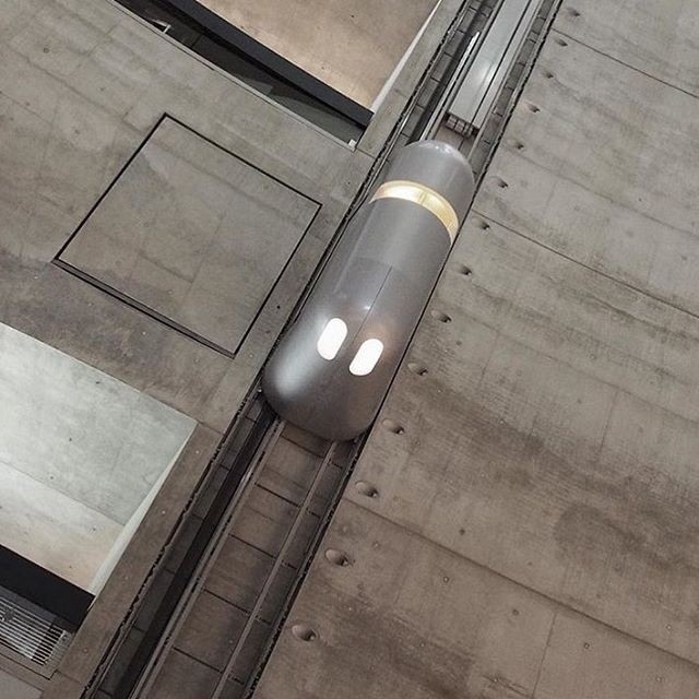 Chùm ảnh: Đi thang máy chẳng còn là trải nghiệm quá buồn chán nữa với những thiết kế độc nhất vô nhị này - Ảnh 14.