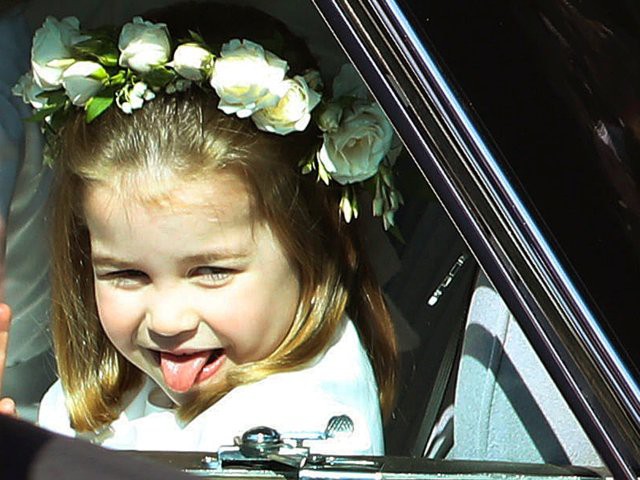Mới 3 tuổi nhưng Công chúa Charlotte đã vượt mặt anh trai về sức ảnh hưởng trong ngành thời trang - Ảnh 9.