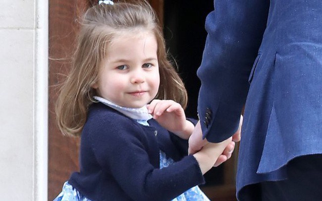 Mới 3 tuổi nhưng Công chúa Charlotte đã vượt mặt anh trai về sức ảnh hưởng trong ngành thời trang - Ảnh 2.