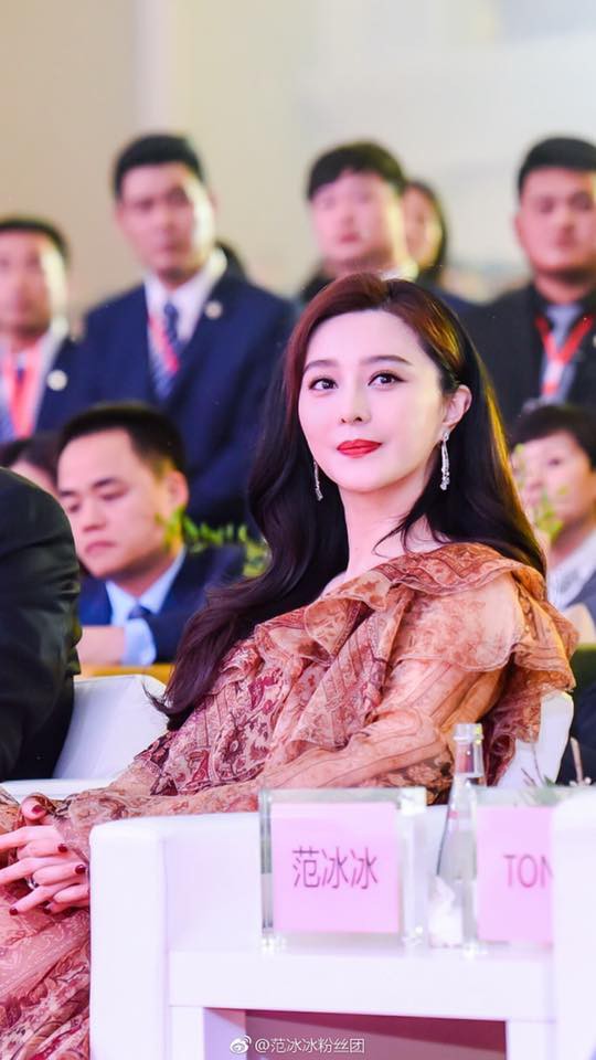 Xứng đáng với danh xưng giàu có nhất nhì showbiz Hoa ngữ, Phạm Băng Băng lại xuất hiện sang chảnh bằng máy bay riêng  - Ảnh 5.